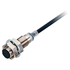 Omron Control Component E2E-X5B1D18 2M - product photo 1