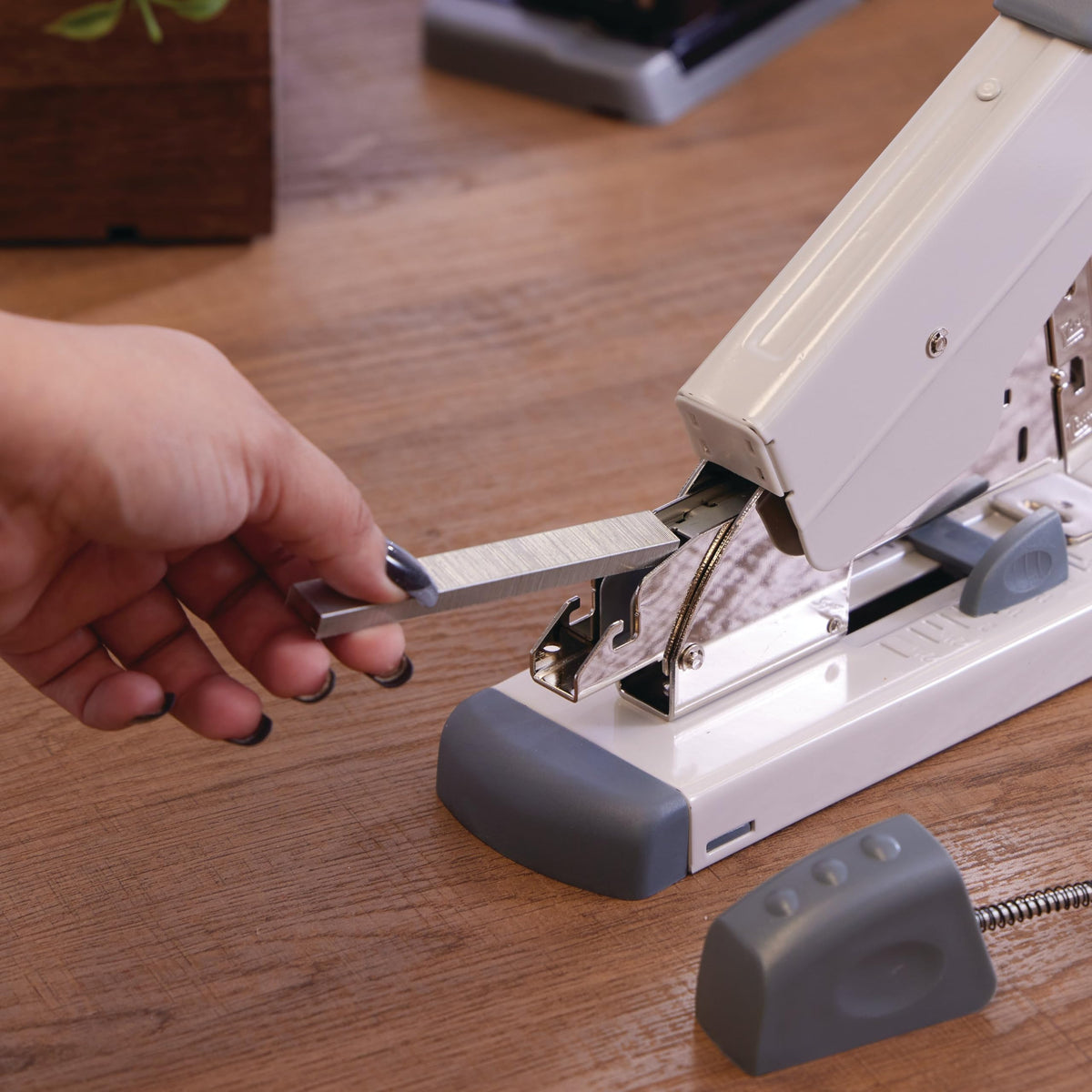 Swingline Stapler S7039002R, Heavy-Duty – view 5