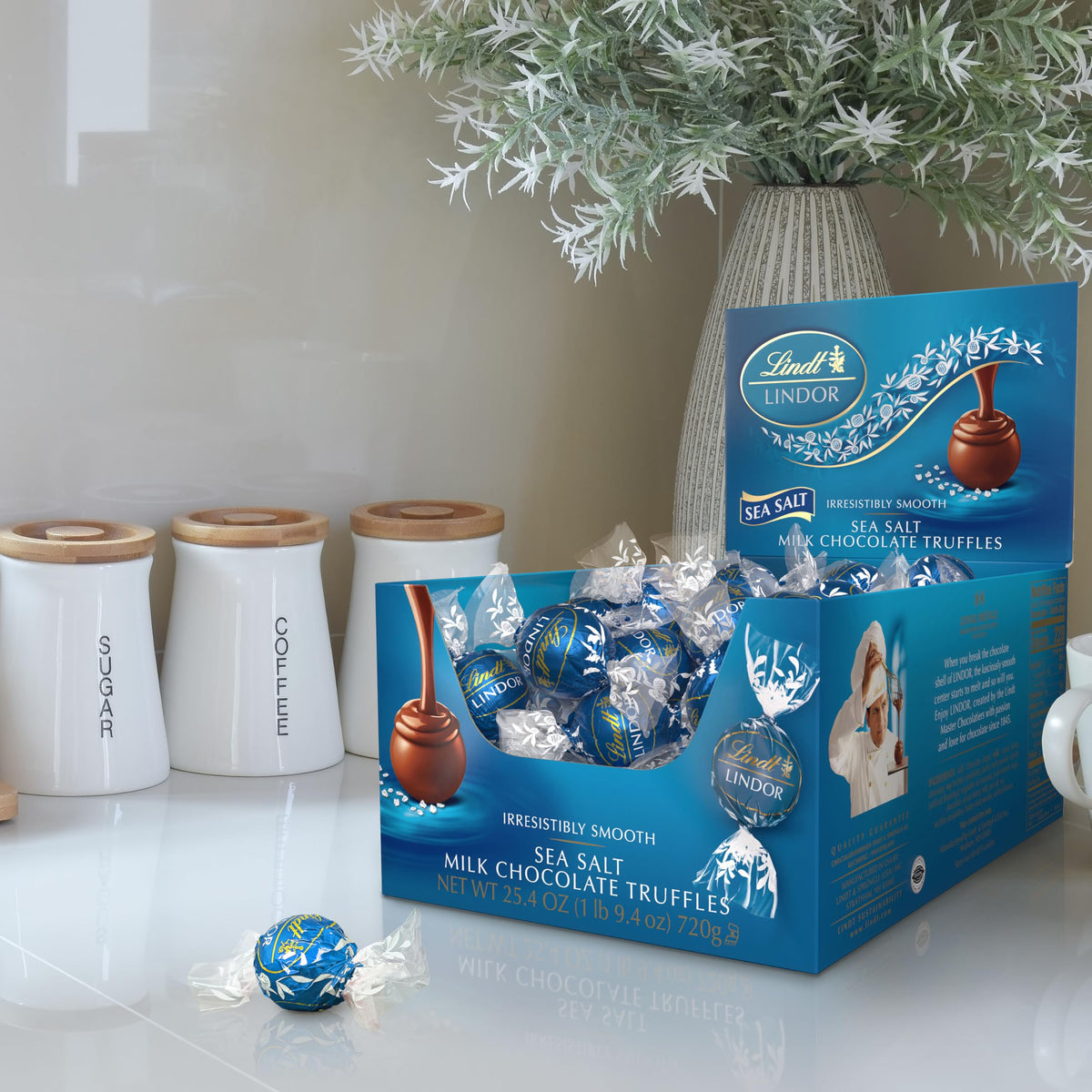 Lindt Chocolate Candy LLC-072, 25.4 Ounce – view 3